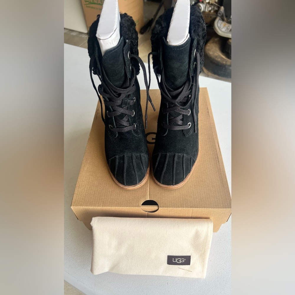 UGG Jaxon Boot Size 8.5